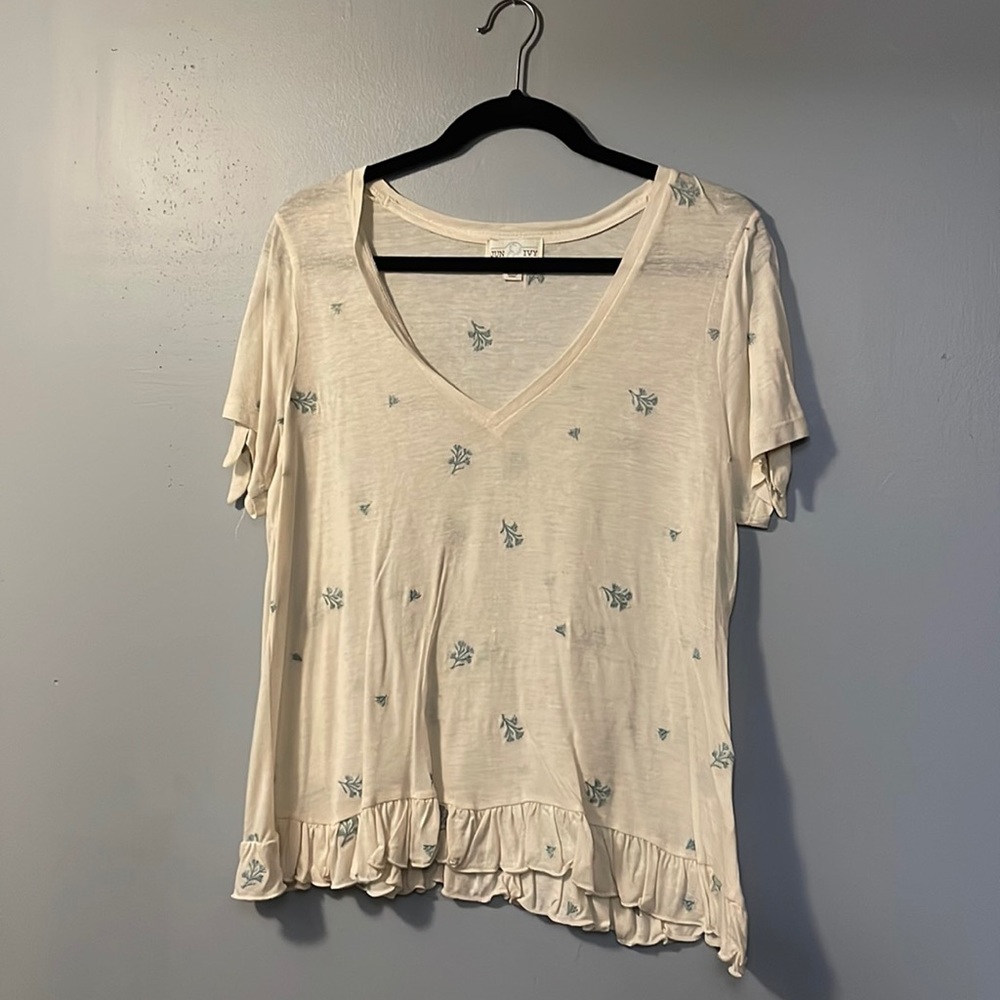 Cream colored embroidered blue flower ruffle top with tie sleeves💙